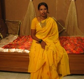 Indian slut gets 2 dildos