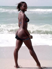 Bubble butt hot fucking babes show their amazing asses and tittys in the pool then share a meat rod in these amazing pics