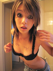 Alt california hottie tori lee spreads her pussy