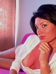 Sexy latina nanda is on cam and wants to masterbate for you in her fantasies