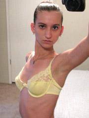 Sexy angie fucks her little pussy on webcam
