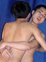 That handsome man has gorgeous body and masturbates his prick outdoors