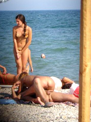 Beach shots of real girls taking a sunbath fully nude