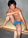 Sporty latino twink rubs his muscled ass outdoors