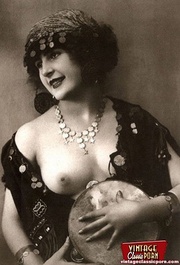 Several sexy vintage chicks posing naked during the twenties